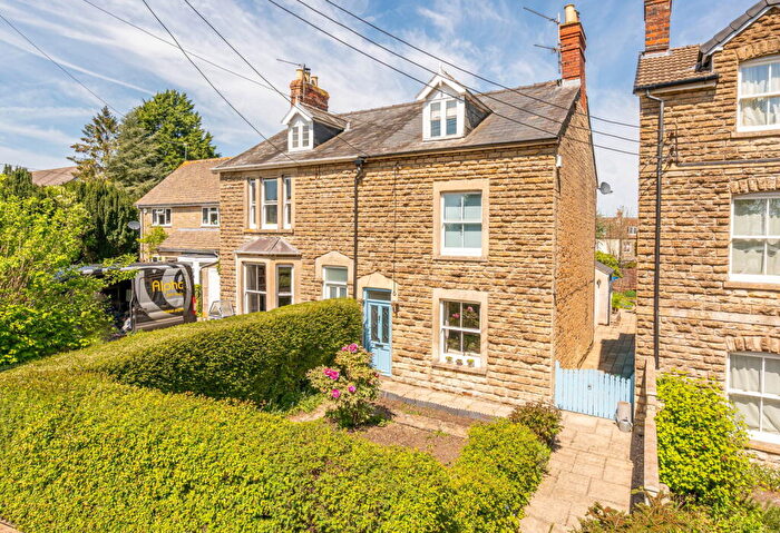 3 Bedroom Semi-Detached House For Sale In Burnham Road, Malmesbury, SN16