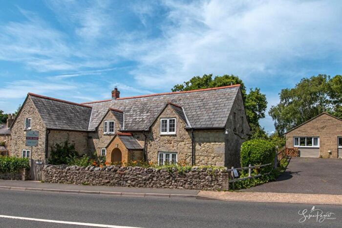 6 Bedroom Detached House For Sale In Kemming Road, Whitwell, PO38