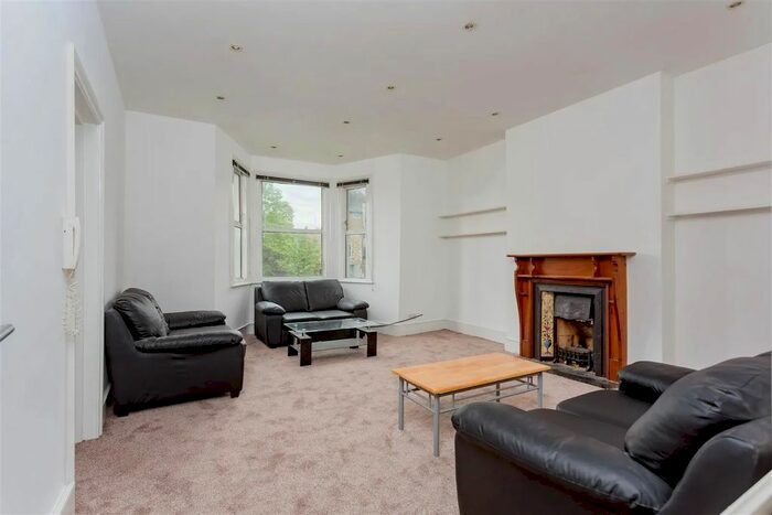 2 Bedroom Flat To Rent In Cricklewood Lane, Cricklewood, NW2