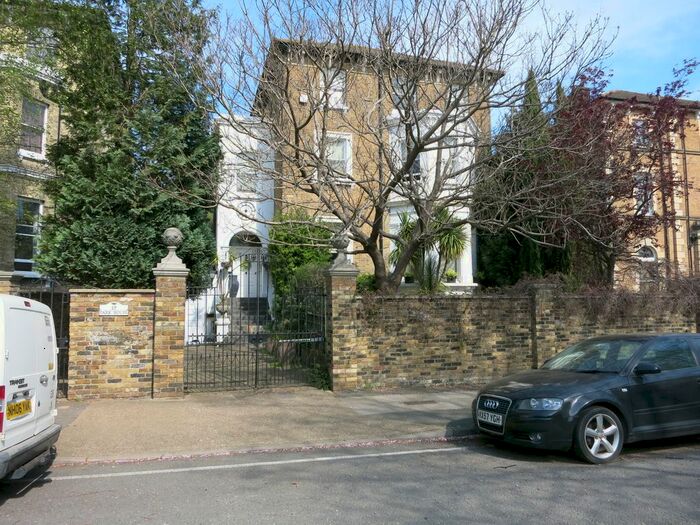 1 Bedroom Flat To Rent In Surbiton Hill Park, Surbiton, KT5