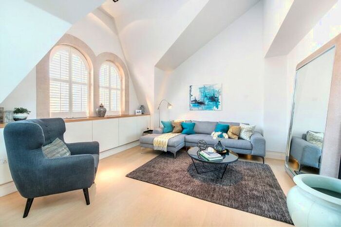3 Bedroom Flat To Rent In Green Street, Mayfair, London, W1K