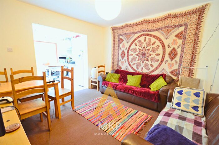 5 Bedroom Semi-Detached House To Rent In Lodgehill Road Selly Oak, B29