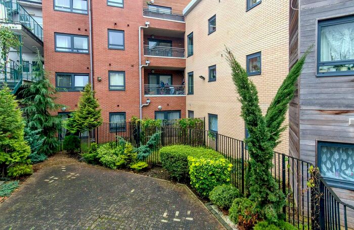 1 Bedroom Flat To Rent In Headstone Drive, Wealdstone, Harrow, HA3