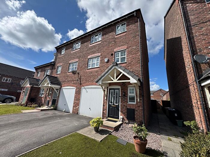4 Bedroom Town House To Rent In Grundy Road, Farnworth, Bolton, BL4