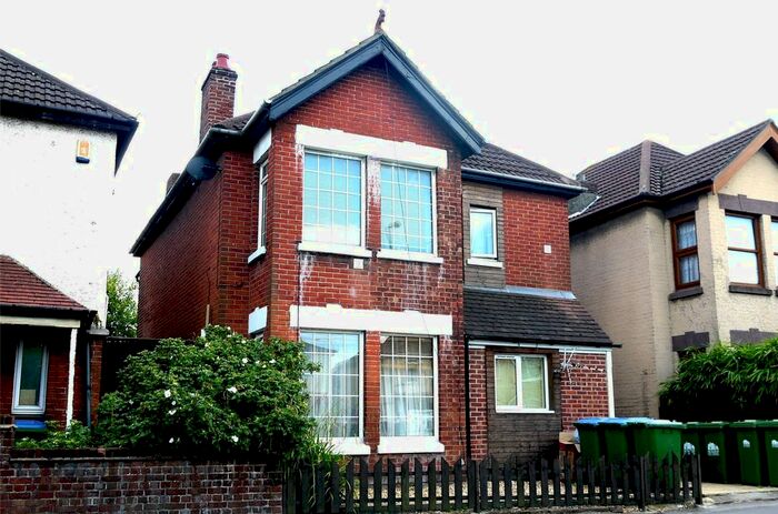 1 Bedroom Flat To Rent In Bitterne Road West, Southampton, Hampshire, SO18