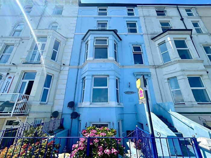 2 Bedroom Flat To Rent In Bed Third Floor Flat, Bright Crescent Bridlington, YO15