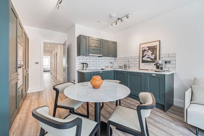 2 Bedroom Flat For Sale In Rosemont Road, London, W3