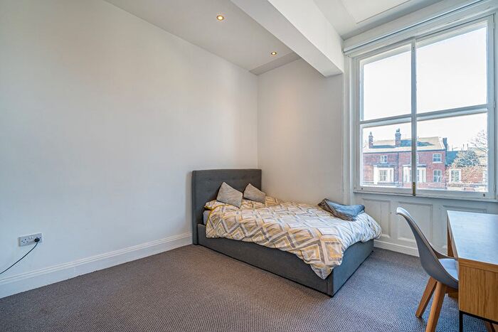 2 Bedroom Flat To Rent In Flat, Blenheim Terrace, LS2