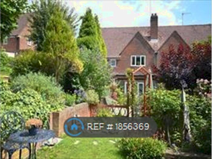 6 Bedroom Semi-Detached House To Rent In Somers Close, Stanmore, SO22