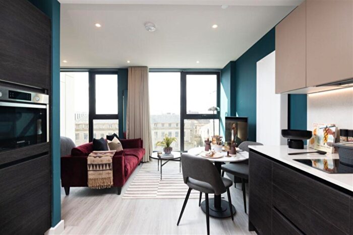 Apartment To Rent In Holland Street, Glasgow, G2