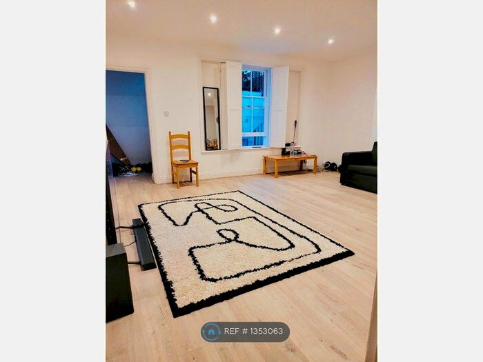 1 Bedroom Semi-Detached House To Rent In Gloucester Avenue, London, NW1