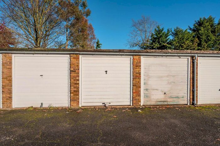 Garage / Parking To Rent In Warwick Drive, Putney, London, SW15