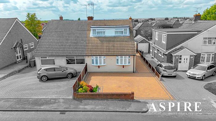 3 Bedroom Semi-Detached House For Sale In Exmouth Drive, Rayleigh, SS6
