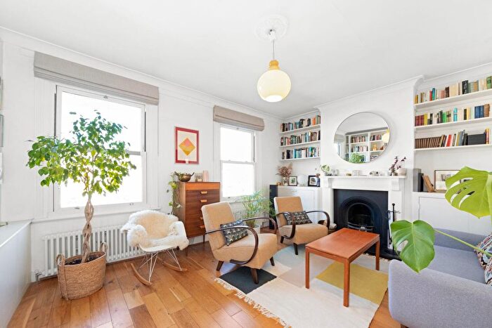 3 Bedroom Flat For Sale In Crystal Palace Road, East Dulwich, London, SE22