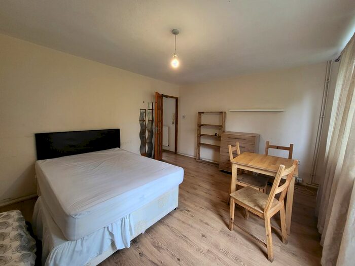 4 Bedroom Maisonette To Rent In Stepney Way, Whitechapel/Stepney Green, E1