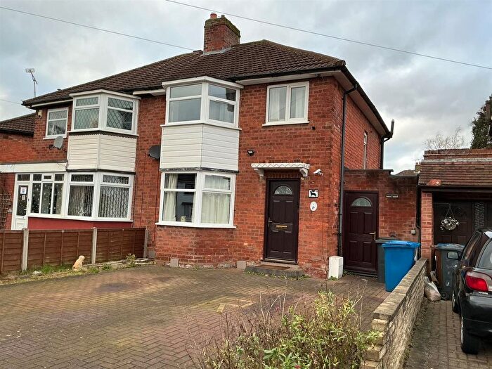 3 Bedroom Semi Detached House For Sale In George Avenue, Mile Oak, Tamworth, B78