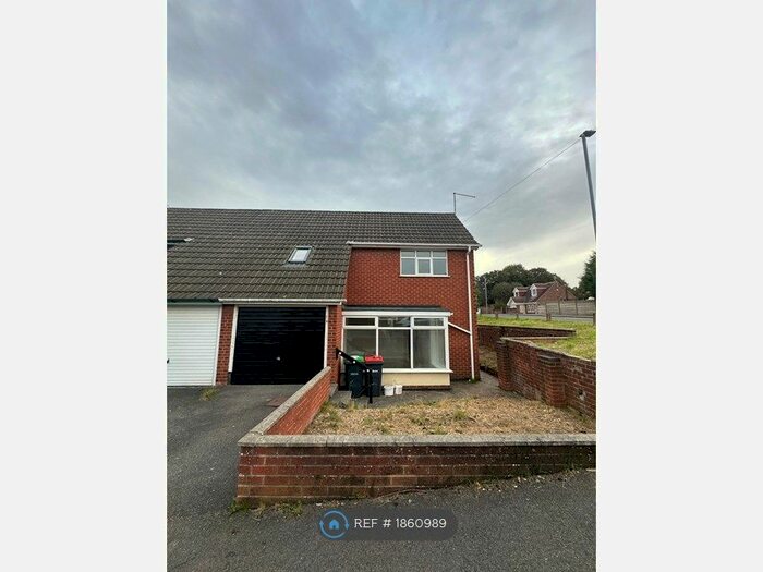 3 Bedroom Semi-Detached House To Rent In Marie Gardens, Hucknall, Nottingham, NG15