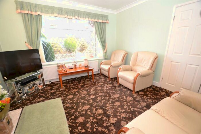 2 Bedroom Semi-Detached Bungalow For Sale In New Park Road, Queensbury, BD13