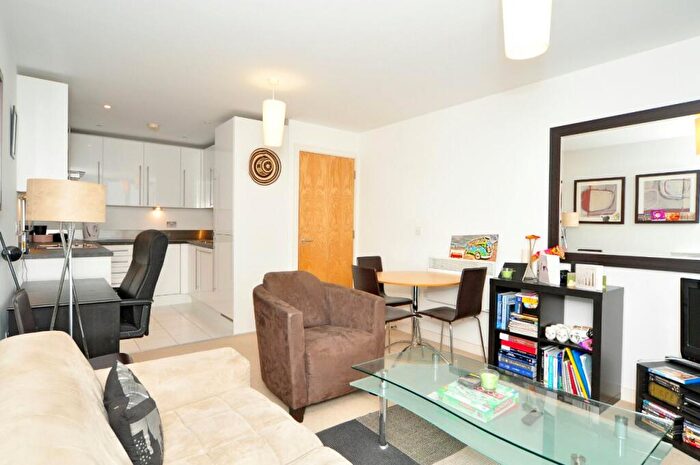 1 Bedroom Flat To Rent In Hallsville Road, Canning Town, London, E16