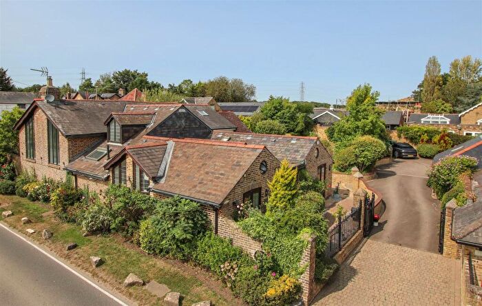 4 Bedroom Detached House For Sale In White Stubbs Lane, Broxbourne, EN10