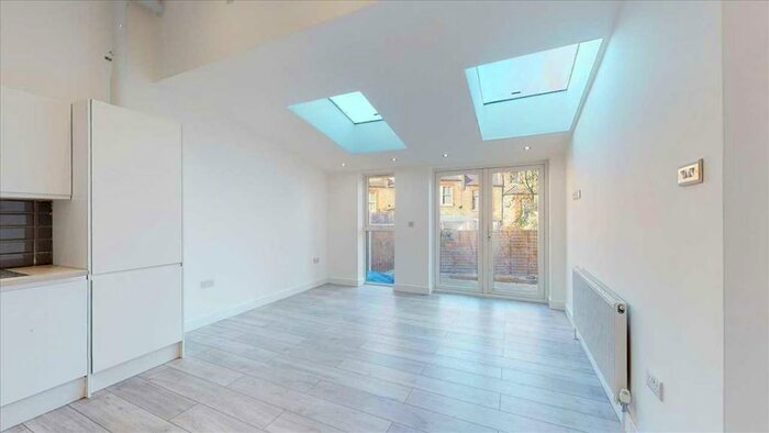 2 Bedroom Flat To Rent In Netherfield Road, London, N12