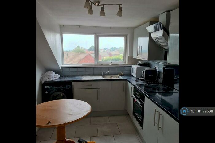 3 Bedroom Flat To Rent In Two Mile Hill Rd, Bristol, BS15