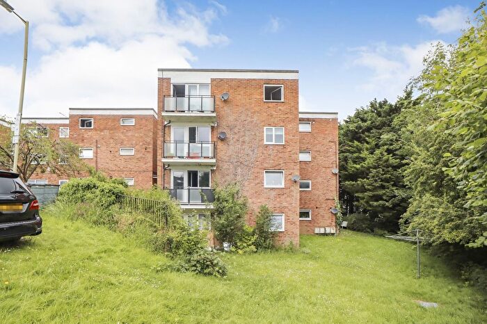 2 Bedroom Flat For Sale In Clarendon Road, Harpenden, AL5