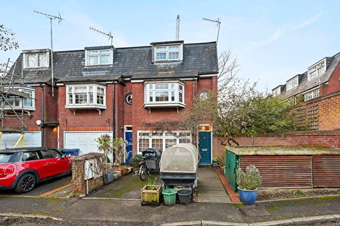 4 Bedroom End Terrace House For Sale In Roman Close, Acton, W3