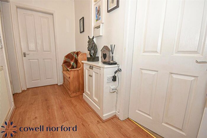 2 Bedroom Bungalow For Sale In Yealand Close, Bamford, Rochdale, OL11