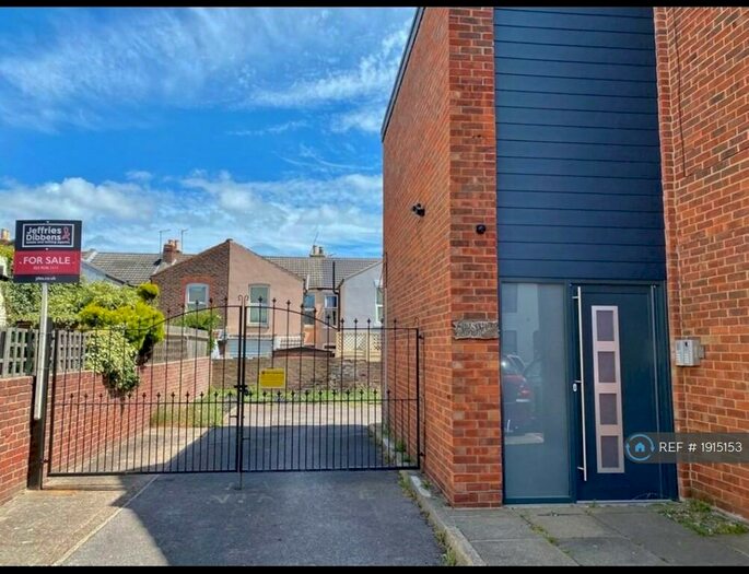 2 Bedroom Maisonette To Rent In Churchill Court, Southsea, PO4