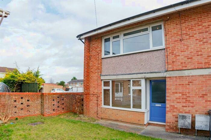 3 Bedroom Terraced House To Rent In Hathaway Road, Swindon, SN2