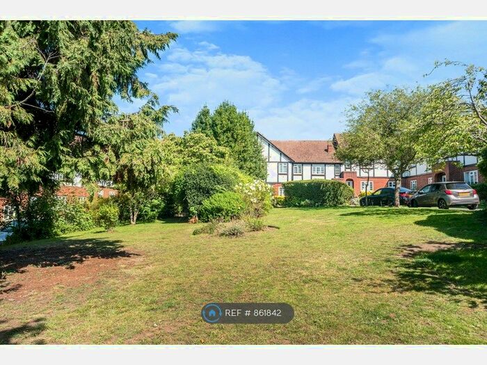 3 Bedroom Maisonette To Rent In Arlington Lodge, Weybridge, KT13