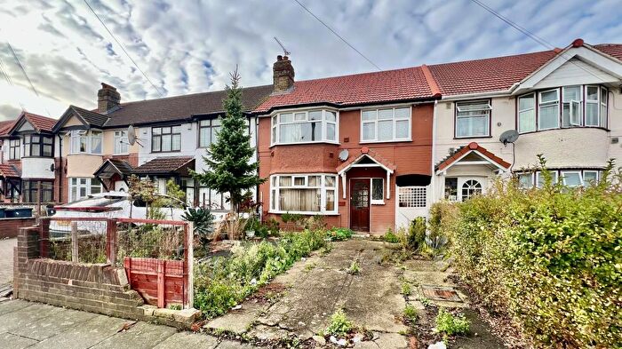 3 Bedroom Terraced House For Sale In Ash Grove, Heston, TW5