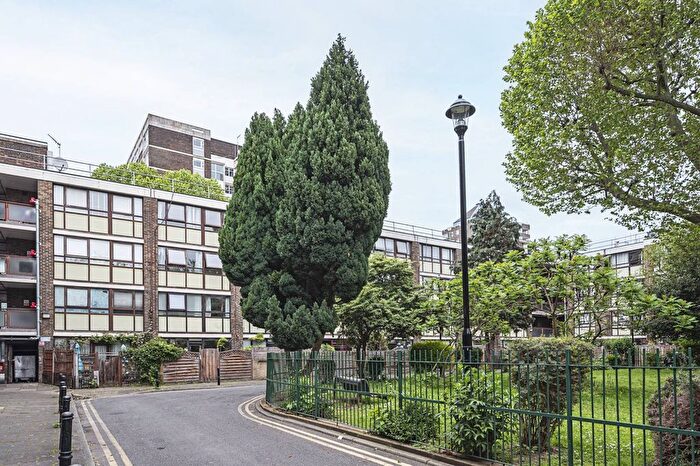 3 Bedroom Flat To Rent In Crondall Court, Hoxton, London, N1