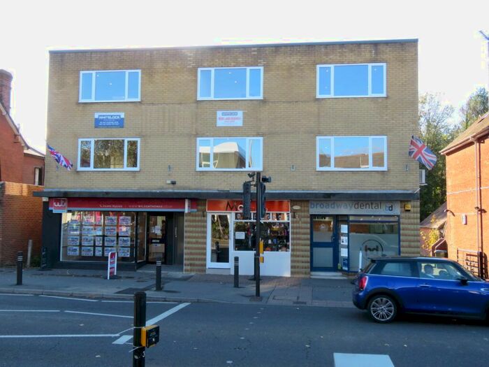 2 Bedroom Flat To Rent In Lower Blandford Road, Broadstone, BH18