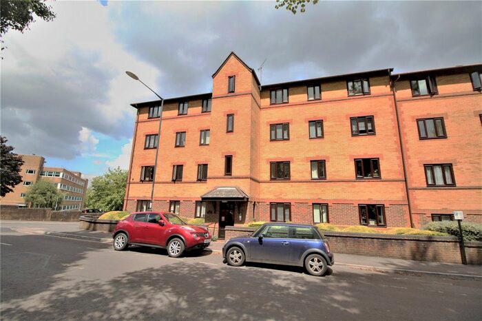 2 Bedroom Flat To Rent In Corinthian Court, Redcliff Mead Lane, Bristol, Somerset, BS1