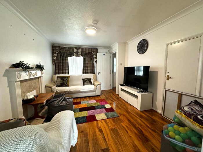 4 Bedroom End Of Terrace House To Rent In Thamesmead, SE28