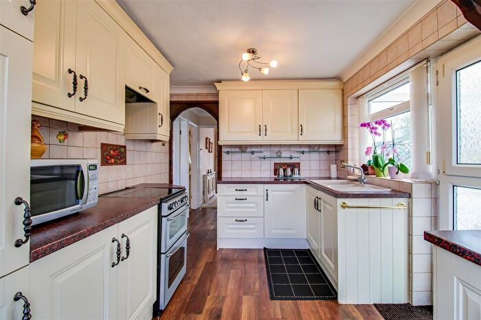 2 Bedroom Semi Detached Bungalow For Sale In Eastbourne Avenue, Featherstone, Pontefract, WF7