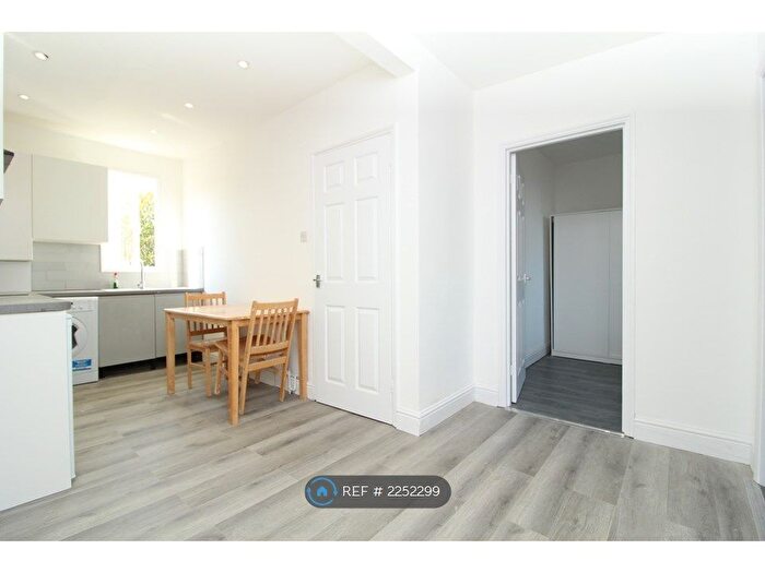 2 Bedroom Flat To Rent In Anerley Road, London, SE20