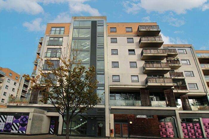 2 Bedroom Flat To Rent In Warple Way, Acton, W3