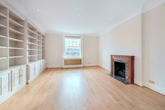 3 Bedroom Apartment To Rent In Wellington Road, St Johns Wood, London, NW8