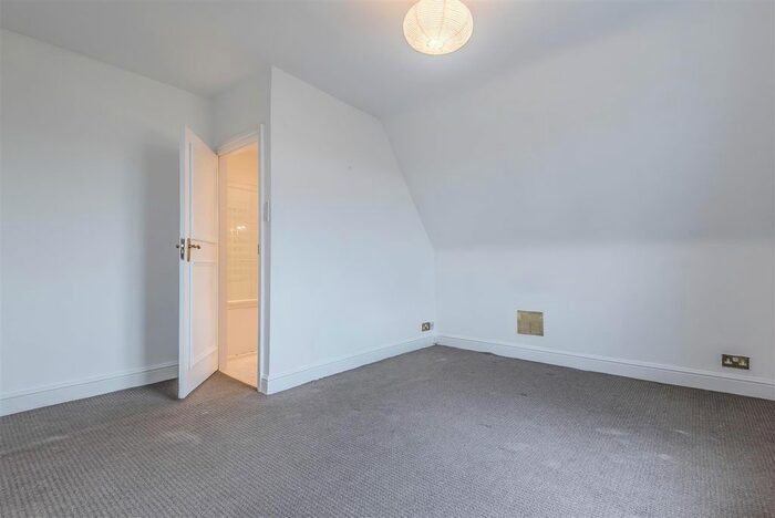 1 Bedroom Flat To Rent In Elm Road, East Sheen SW14