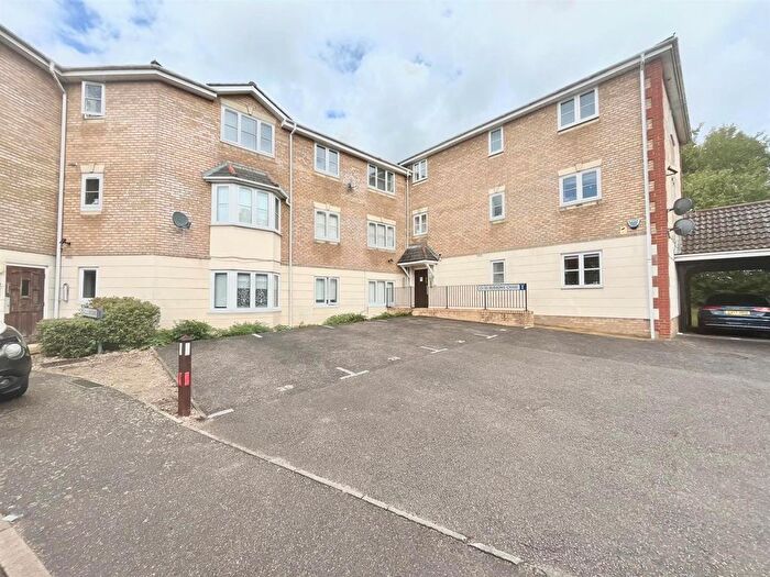 1 Bedroom Flat For Sale In Burrows Chase, Waltham Abbey, EN9