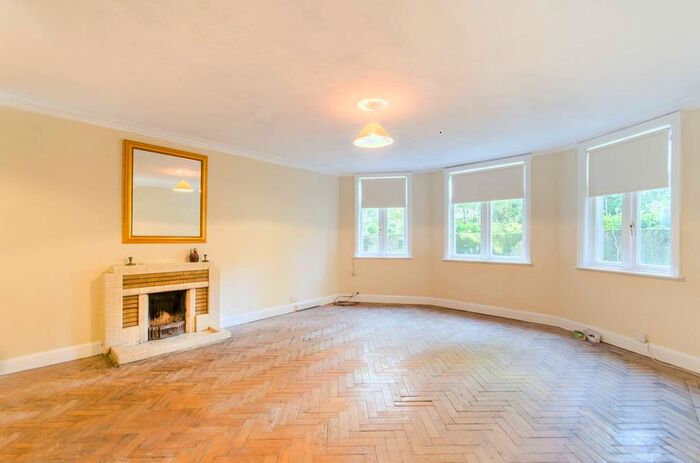 1 Bedroom Flat To Rent In The Drive, West Wimbledon, London SW20