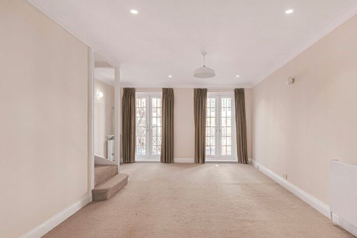 3 Bedroom Detached House To Rent In Holland Park Road, Holland Park, London, W14