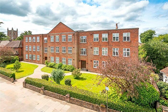 2 Bedroom Flat For Sale In Grange Street, St. Albans, Hertfordshire, AL3