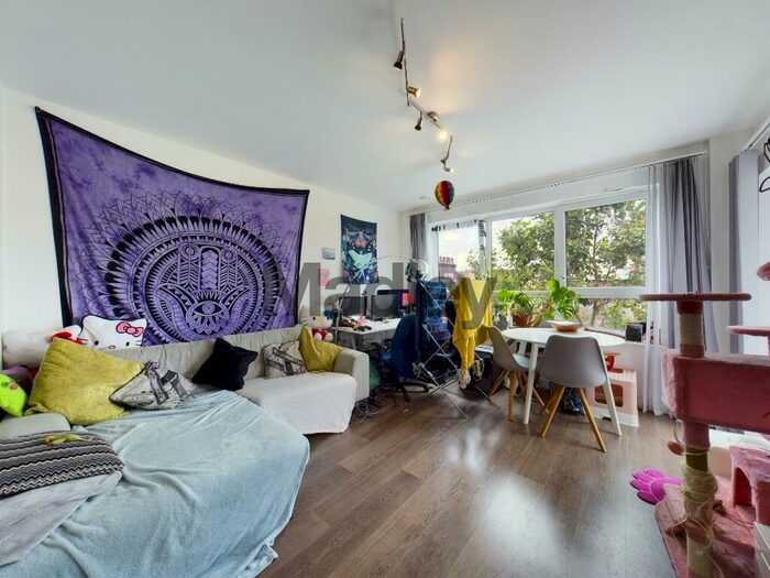 2 Bedroom Flat To Rent In Lower Road, London, SE8