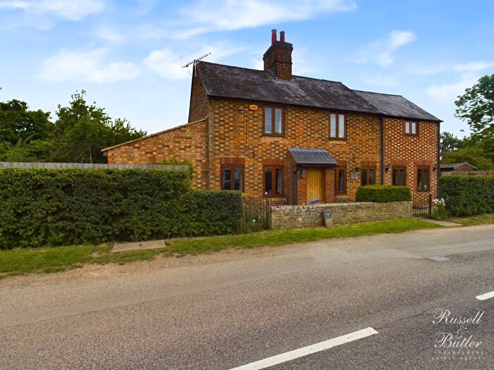 4 Bedroom Detached House For Sale In Water Stratford Road, Tingewick, Buckingham, MK18