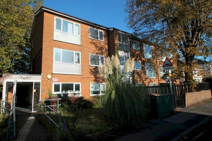 1 Bedroom Flat To Rent In Park Road, Wallington, SM6