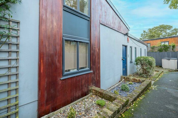 3 Bedroom Semi-Detached Bungalow To Rent In Summit Close, Edgware, HA8